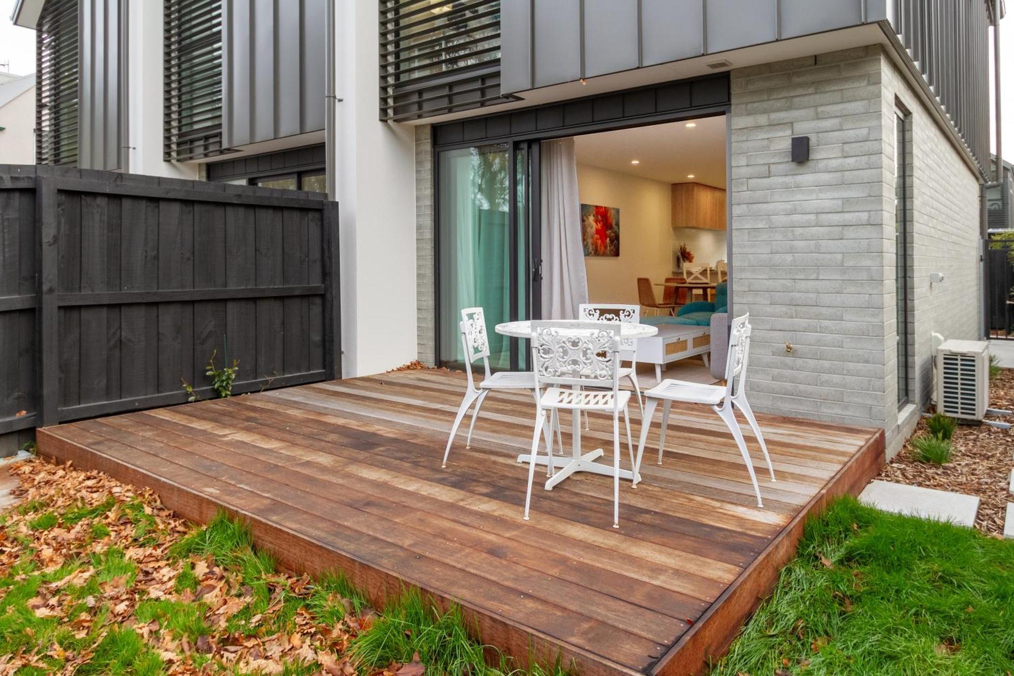 Modern 2 Bed 2 Bath Opposite Hagley Park Apartment ไครสต์เชิร์ช ภายนอก รูปภาพ