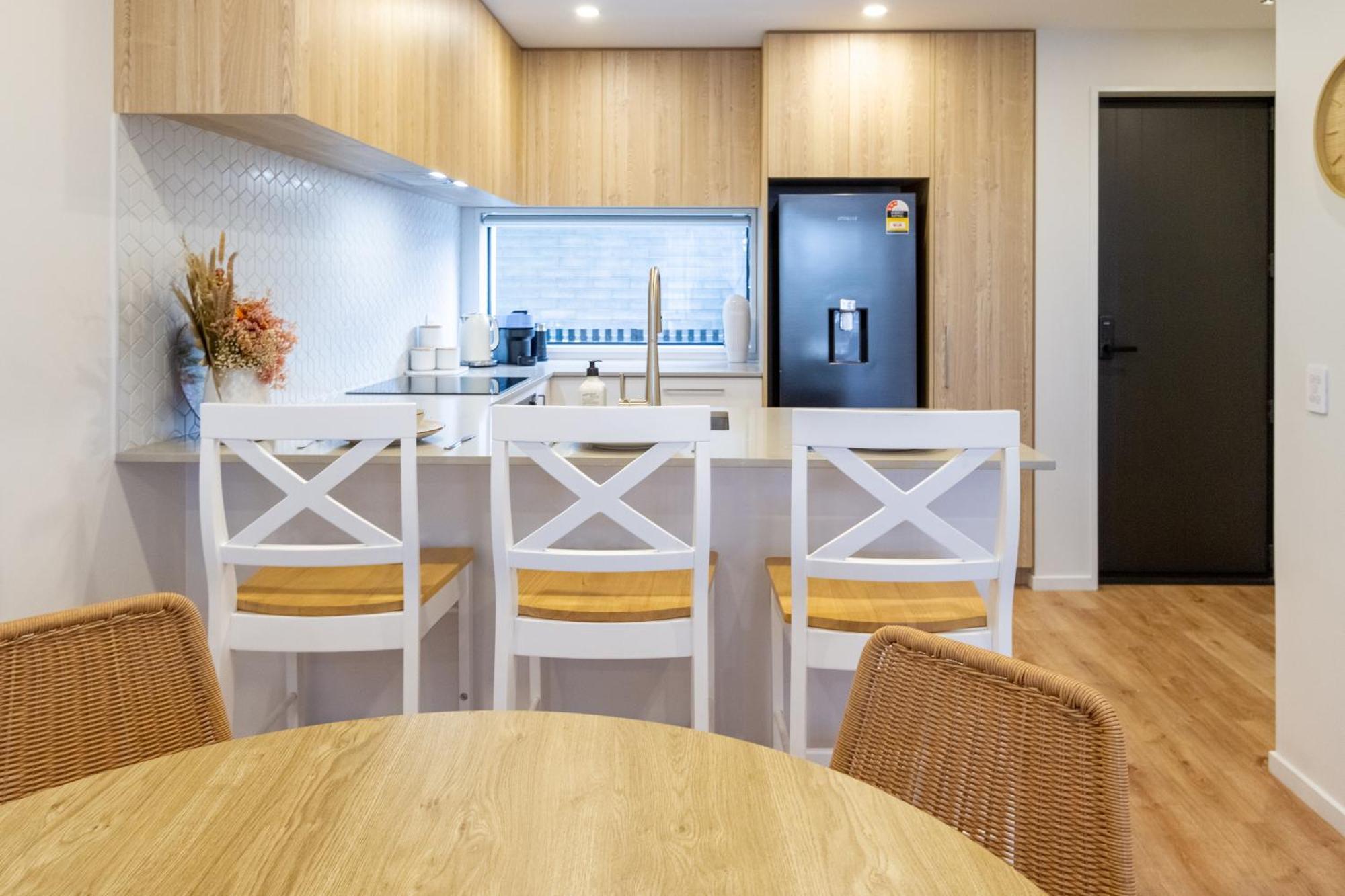 Modern 2 Bed 2 Bath Opposite Hagley Park Apartment ไครสต์เชิร์ช ภายนอก รูปภาพ