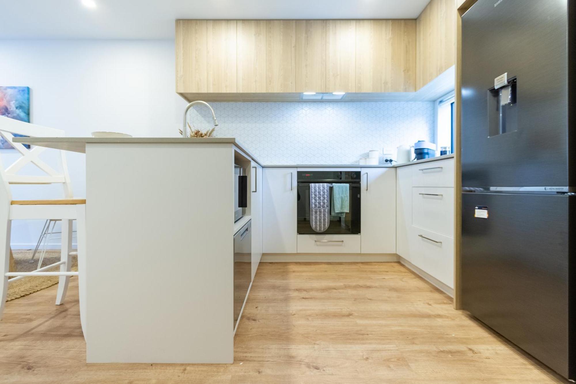 Modern 2 Bed 2 Bath Opposite Hagley Park Apartment ไครสต์เชิร์ช ภายนอก รูปภาพ