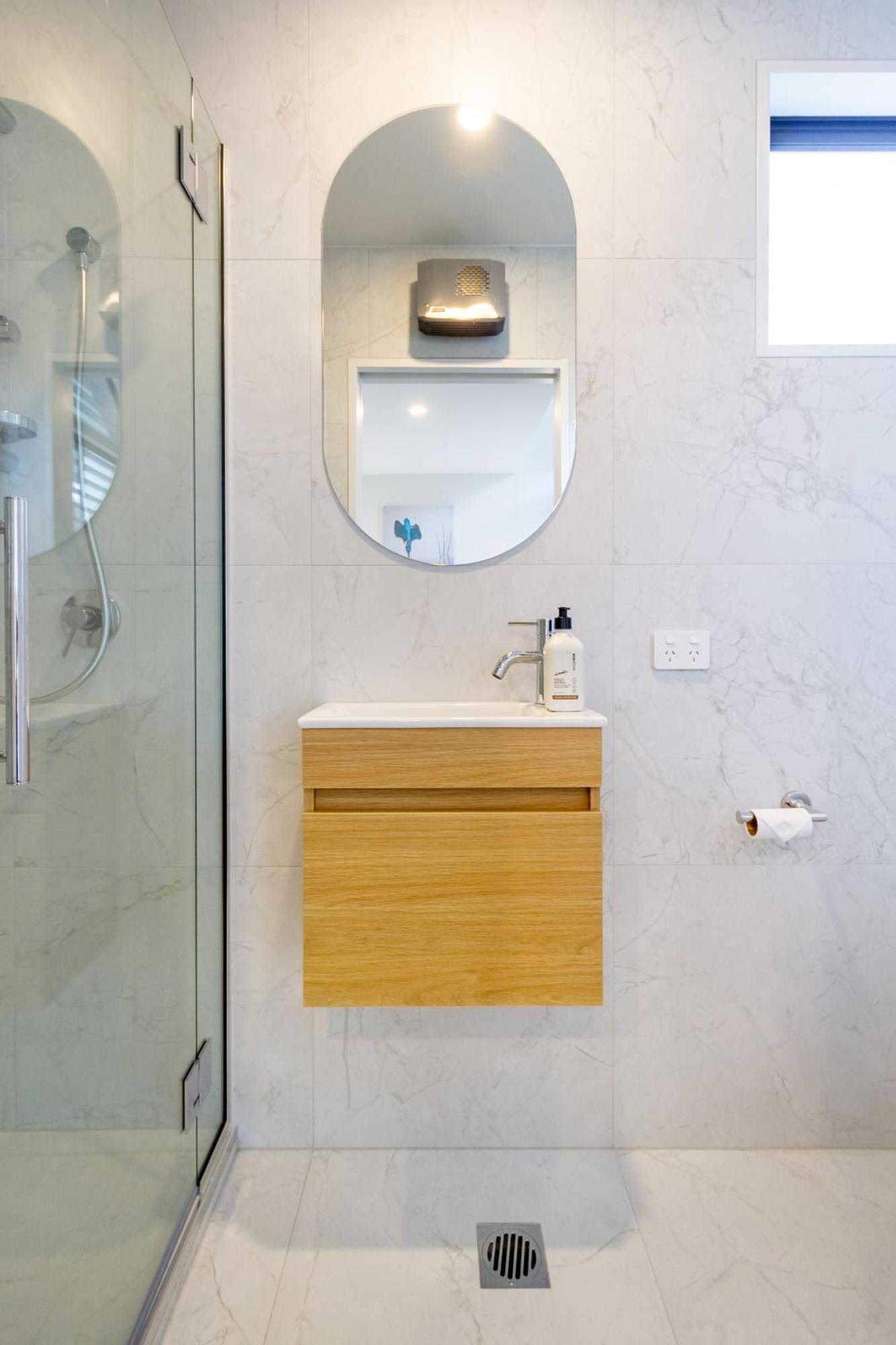 Modern 2 Bed 2 Bath Opposite Hagley Park Apartment ไครสต์เชิร์ช ภายนอก รูปภาพ