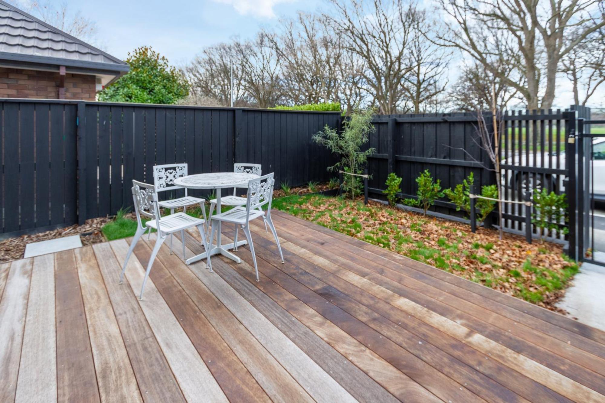 Modern 2 Bed 2 Bath Opposite Hagley Park Apartment ไครสต์เชิร์ช ภายนอก รูปภาพ