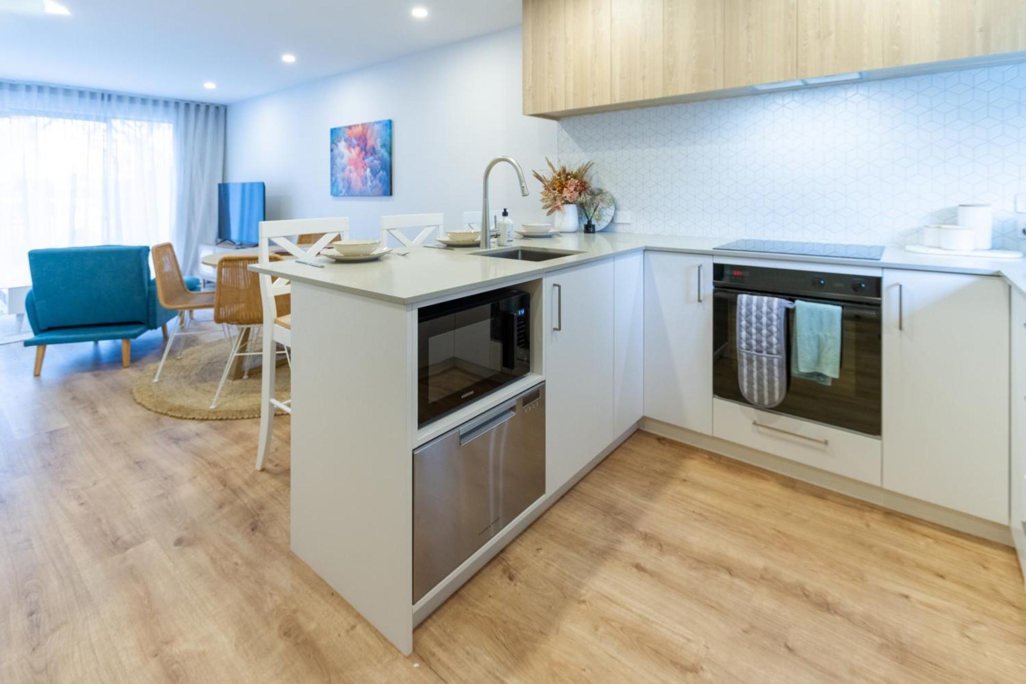 Modern 2 Bed 2 Bath Opposite Hagley Park Apartment ไครสต์เชิร์ช ภายนอก รูปภาพ